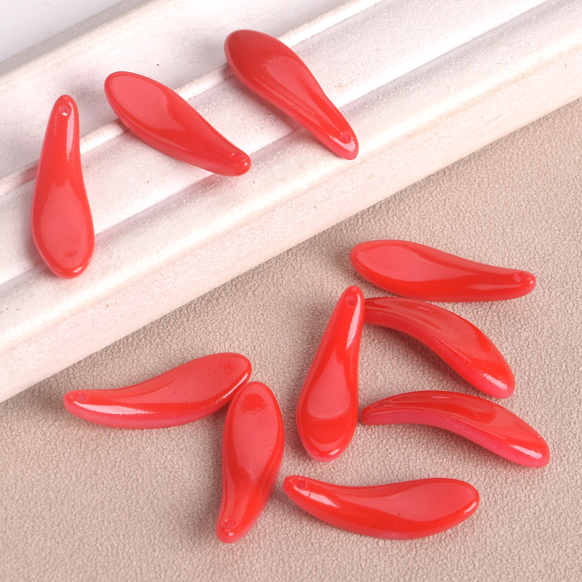 Long Petal Shape 10pcs 27x8mm  - Jewelry Making Drill recensie en prijs